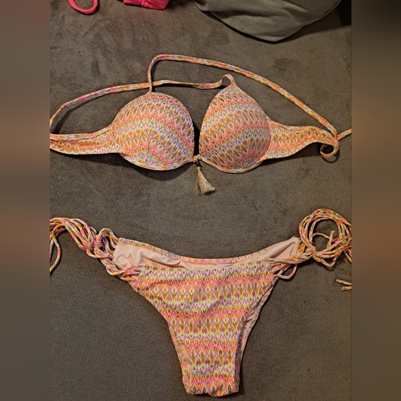 Shade & Shore Sun Coast Cheeky Tassel Bikini-Pink Chrevron Small & 34C NWOT - Picture 2 of 9